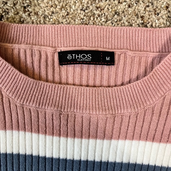 Long Sleeved Cropped Sweater - Picture 2 of 2